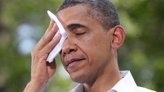 obama wipes brow_081511